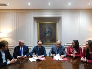 El Ayuntamiento y el Puerto firman un convenio en relación con la actividad Conoce tu puerto"