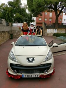 Los Reyes Magos visitan el colegio Salesianos de Algeciras