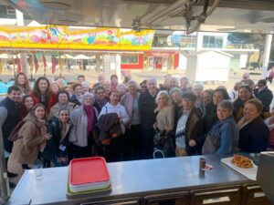 Mayores de la ciudad disfrutan de una jornada de actividades navideñas gracias al Ayuntamiento