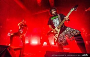 El festival 'Peladilla después de Navidad' hace temblar la sala La Gramola con el sonido más metalero