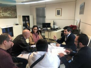 Los vecinos de La Piñera trasladan sus demandas al equipo de gobierno