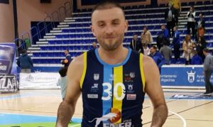 El jugador del Udea Miki Ortega, en el quinteto ideal para la LEB Plata de la revista 'Gigantes'