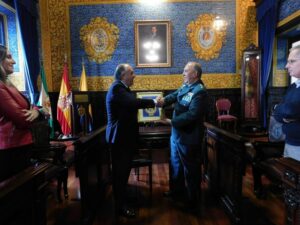 El coronel de la Comandancia de la Guardia Civil de Algeciras se despide del alcalde