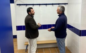 El polideportivo Ciudad de Algeciras Doctor Juan Carlols Mateo estrena un nuevo vestuario infantil