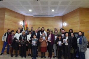 Juan Familiar y Juana María Andrades presentan su libro 'Vuelve a casa' en el Centro Documental