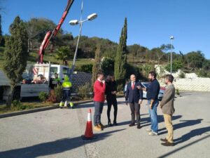 El Ayuntamiento renueva la iluminación del exterior del cementerio de Botafuegos
