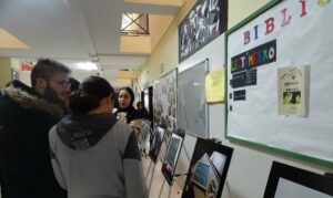 El IES Ciudad de Algeciras inaugura la exposición itinerante 'Sonríe sin drogas'