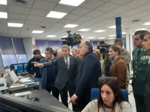 El Gobierno afirma que localizar el pecio del 'Rúa Mar' y a los tripulantes son el objetivo principal