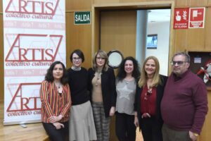 Artis 7 rinde homenaje a José Román con la presentación de su libro 'Frente al Lienzo'