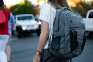 ¿Cómo afecta la ergonomía de una mochila a tu espalda?