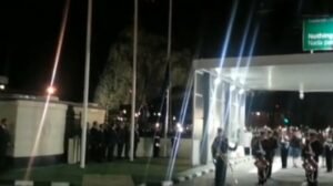 Gibraltar se despide de la UE con la arriada de la bandera europea