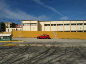 Ayuntamiento y Junta acometen la reparación de las grietas del colegio Puerta del Mar