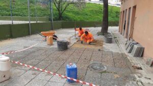 Vías y Obras arregla desperfectos en La Reconquista para complementar los trabajos ejecutados