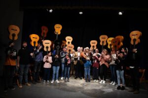 Algeciras vuelve a honrar la memoria de Paco de Lucía alzando guitarras al cielo