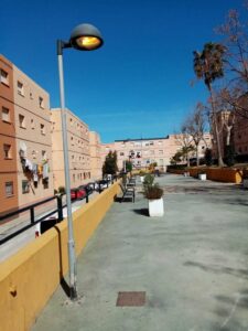 Vías y Obras repara desperfectos en Mariana Pineda y repone la fuente de Los Toreros