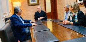 El nuevo presidente de la Peña Miguelín, Rafael González, se presenta en el Ayuntamiento