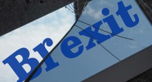 El Brexit queda en suspenso y aumenta la posibilidad de una prórroga por la crisis