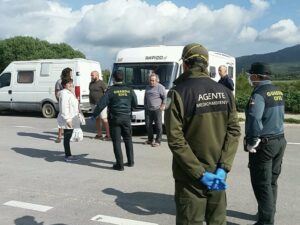 Ordenan el desalojo de 33 autocaravanas estacionadas en el Parque Natural del Estrecho