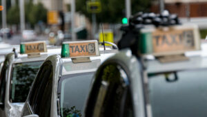 La Policía Local inmoviliza tres taxis pirata" en recorridos urbanos e interurbanos