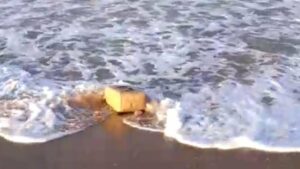 Incautados tres fardos con más de 100 kilos de hachís abandonados en una playa de La Línea