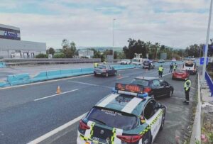 La Guardia Civil limita a un solo carril la salida y entrada a Algeciras para facilitar los controles