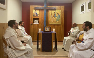 La cuarentena en Algeciras de la Cruz de Lampedusa, la cruz hecha con maderas de pateras