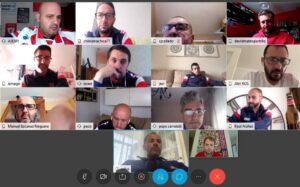 Las primeras quedadas solidarias de Juventud logran material para hacer más de 700 viseras protectoras