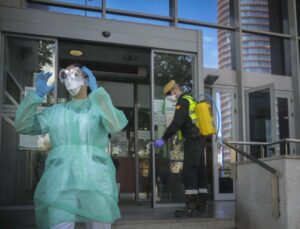 España registra un aumento en muertes y casos con Covid-19, con 435 fallecidos en últimas 24 horas