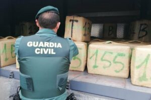 La Guardia Civil interviene un almacén de droga durante registros en La Línea y San Roque