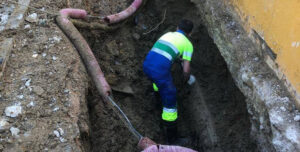 Una avería provoca un corte en el suministro de agua en varias calles de San García