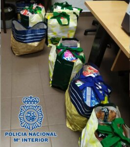 Detenidos en La Línea un varón por tres robos por el método del tirón y cuatro mujeres por hurto