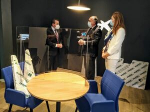 Obra Social La Caixa cede un lote de mamparas para las Fuerzas y Cuerpos de Seguridad