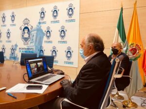 Landaluce trabaja con el consejero Bendodo un plan seguro de reapertura de playas