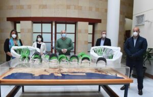 Impulsa dona más de medio centenar de pantallas faciales para el personal docente de Algeciras