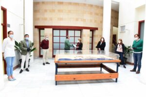 El Ayuntamiento entrega mascarillas a la Asociación Española Contra el Cáncer