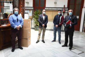 La empresa Amspec dona gel antiséptico al Ayuntamiento de Algeciras