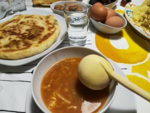 Un Barrio de Todos celebra el último viernes de Ramadán llevando comida a más de cien familias