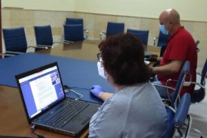 La empresa CADE repondrá el césped artificial de La Menacha