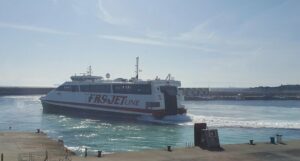 Mohamed VI ordena abrir las fronteras para repatriar a 38.000 marroquíes confinados en el extranjero