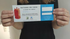 Márgenes y Vínculos reparte bombonas de butano a 335 familias de Algeciras y Cádiz