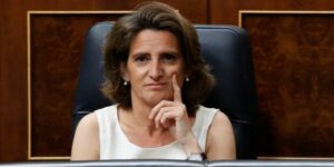 Landaluce pide a la ministra Ribera que se siente con los municipios afectados por el alga