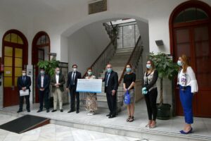 La Fundación La Caixa dona 3.125 euros al comercio local para invertir en seguridad