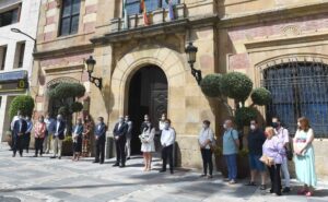 Algeciras vuelve a guardar silencio en memoria de las víctimas causadas por el coronavirus