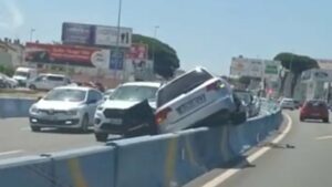 Retenciones a la entrada y salida de Algeciras tras un aparatoso accidente de tráfico