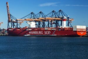 El 'Cap San Lorenzo' abandona el puerto de Algeciras tras concluir la cuarentena