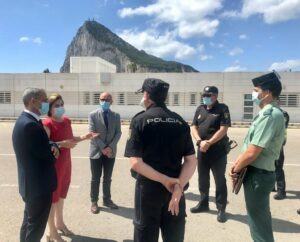 La delegada del Gobierno en Andalucía visita la frontera de Gibraltar con motivo de la Fase 3