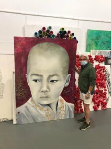 El Ayuntamiento recibe una obra de Alejandro Hermann para su subasta solidaria