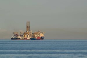 Ecologistas denuncian ante la Junta la presencia de tres buques perforadores al este de Gibraltar