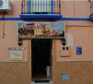 El brote del hostal Zagora suma tres positivos por coronavirus más