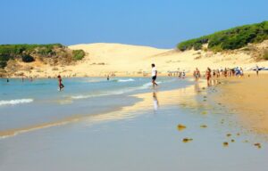 Tarifa restringe este domingo los accesos a las playas de Bolonia y Valdevaqueros por sobreocupación